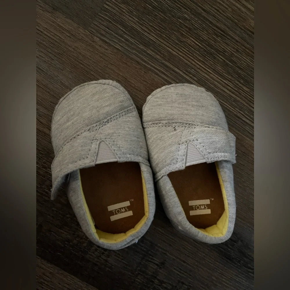 Toms - Picture 4 of 5